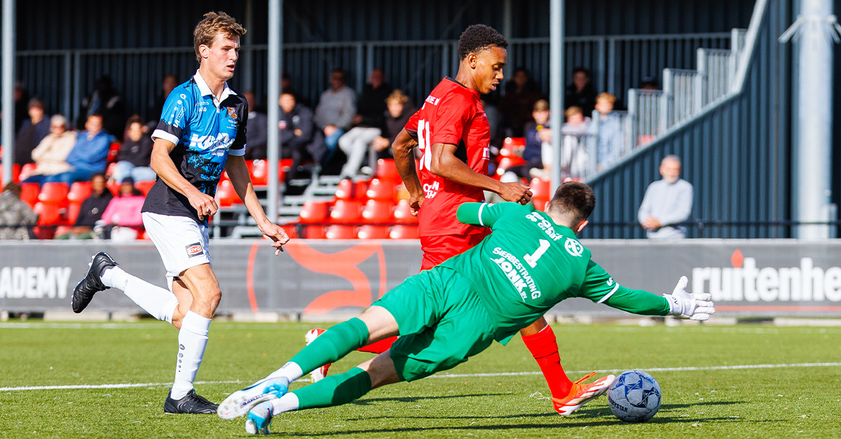 Tien Volendammers ten onder tegen Jong Almere City