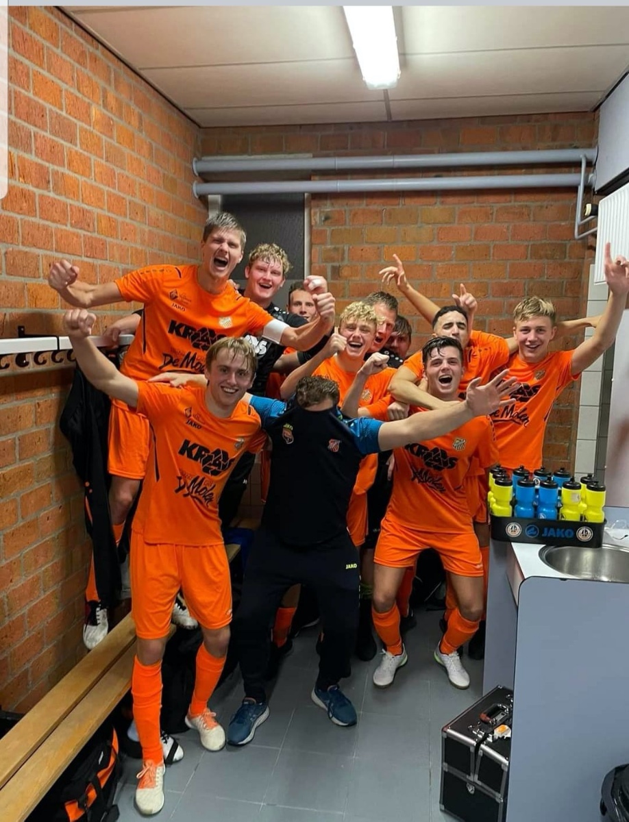 Zaalvoetballers Volendam met jonge ploeg volwassen naar tweede winst op rij